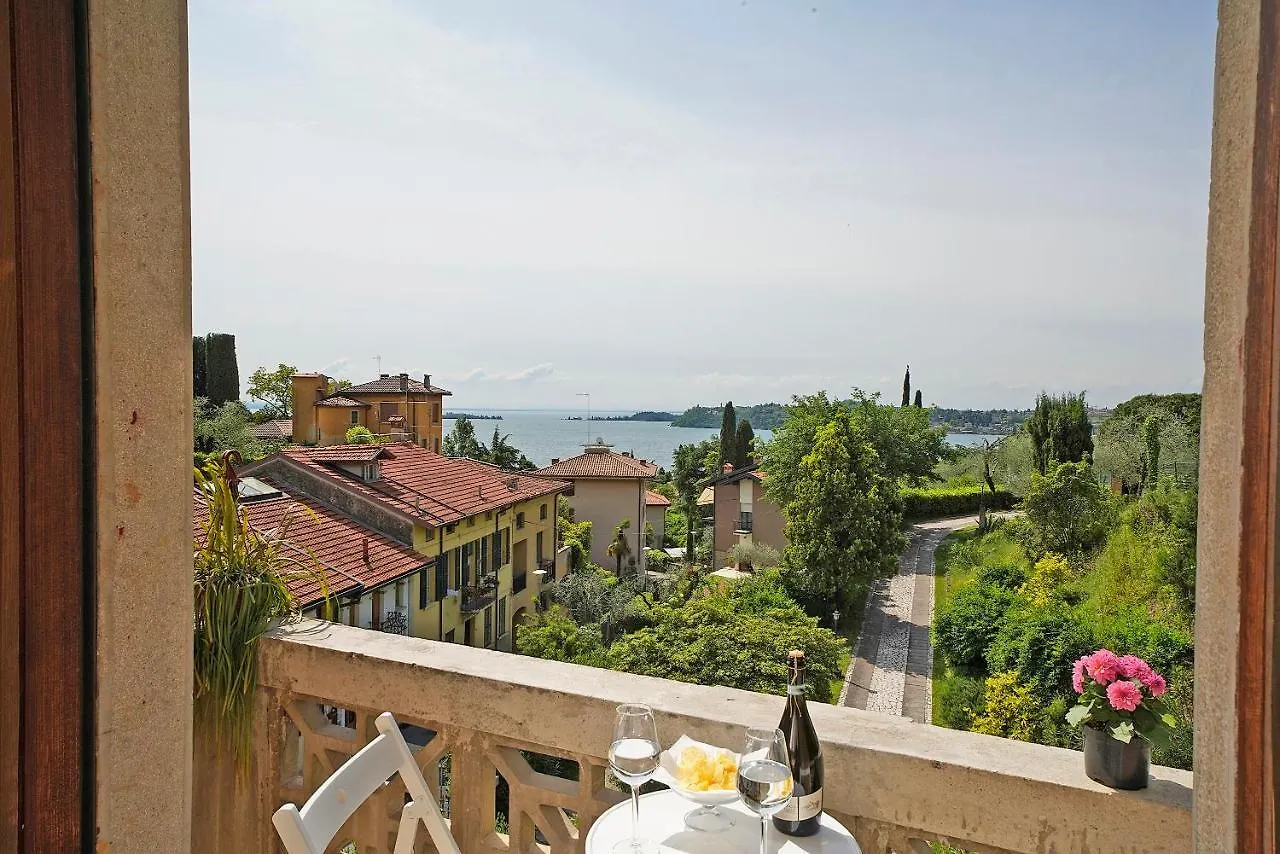 Valle Fiorita 42 - Lake View Apartment Gardone Riviera Italien
